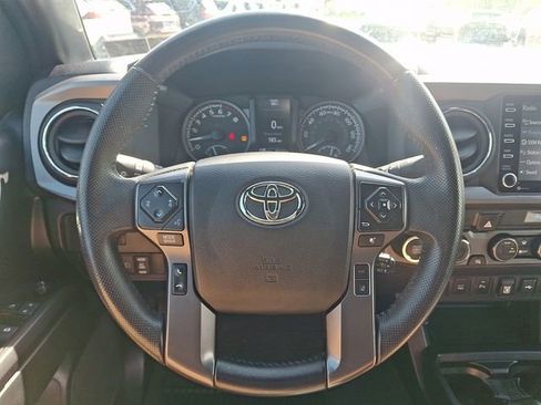Used 2022 Toyota Tacoma TRD Off-Road w/ Technology Package AWD/4WD image 19