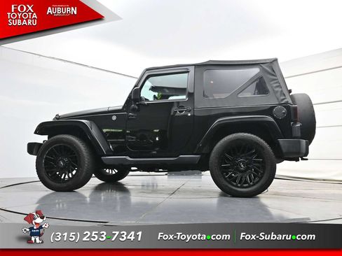 Used 2018 Jeep Wrangler Sahara w/ Dual Top Group AWD/4WD image 25