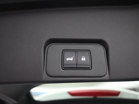 Used 2025 Nissan Rogue SV FWD image 18