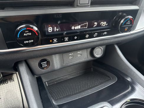 Used 2024 Nissan Rogue SV image 26