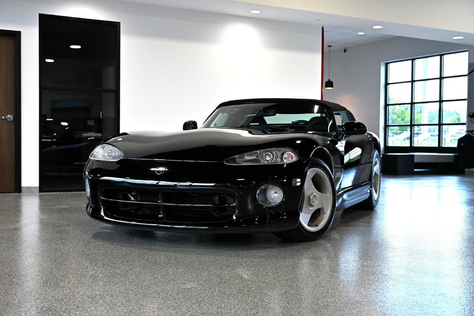 Used 1994 Dodge Viper RT/10 RWD image 1