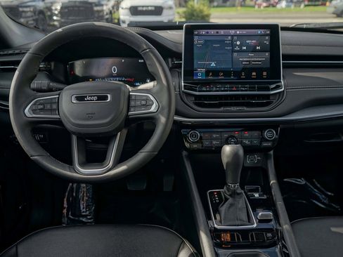 Used 2024 Jeep Compass Limited w/ High Altitude Package image 12