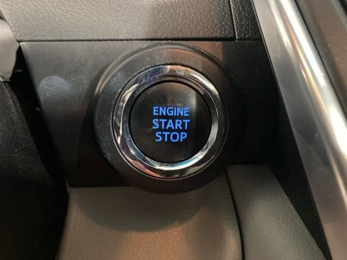 Used 2015 Toyota Camry XLE w/ Moonroof Package FWD image 11