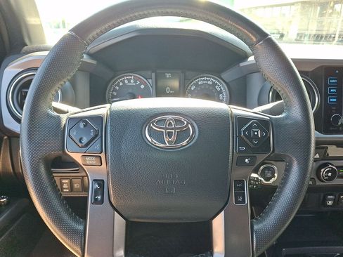 Used 2018 Toyota Tacoma TRD Sport RWD image 20