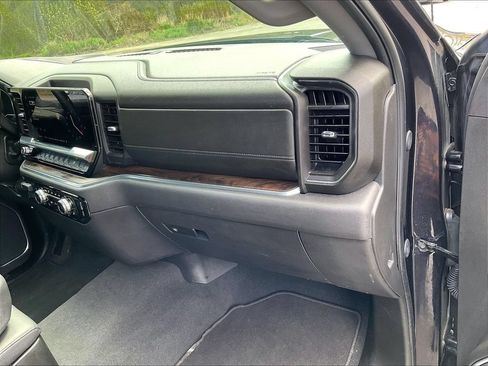 Used 2025 GMC Sierra 1500 SLT AWD/4WD image 13