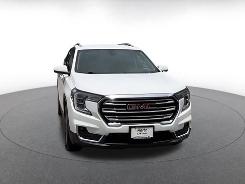 Used 2024 GMC Terrain SLT AWD/4WD image 3