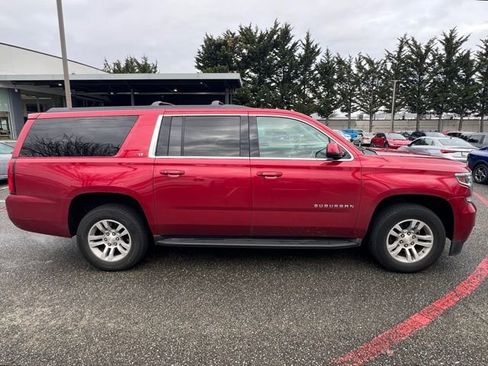 Used 2015 Chevrolet Suburban LT w/ Luxury Package image 8
