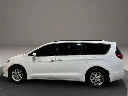 Used 2022 Chrysler Pacifica Touring-L FWD image 2