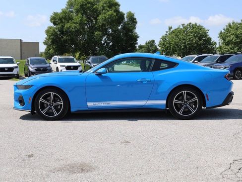 Used 2025 Ford Mustang Coupe RWD image 8
