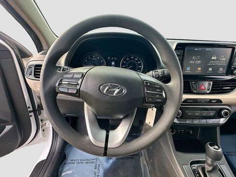 Used 2018 Hyundai Elantra GT image 11