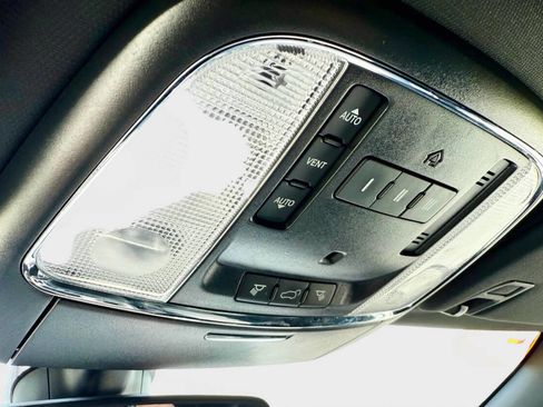 Used 2017 Jeep Grand Cherokee Limited image 15