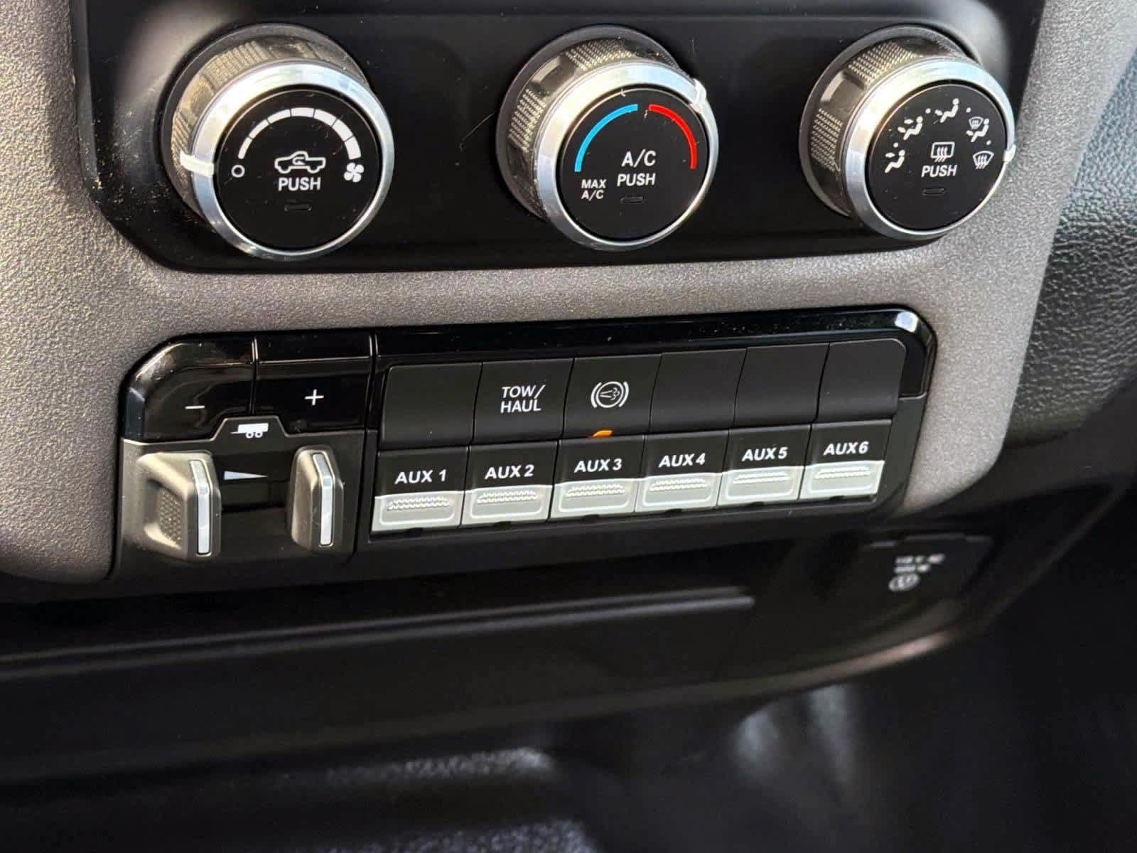 Used 2022 RAM 3500 Tradesman w/ Chrome Appearance Group AWD/4WD image 23