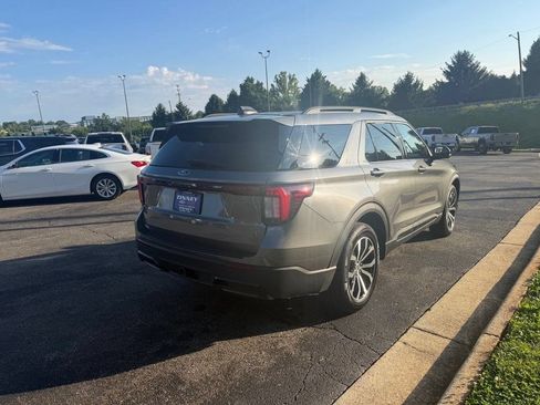 Used 2025 Ford Explorer ST-Line AWD/4WD image 7
