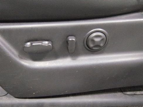 Used 2012 Cadillac Escalade Luxury image 18