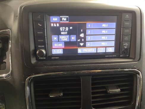 Used 2019 Dodge Grand Caravan SE FWD image 25