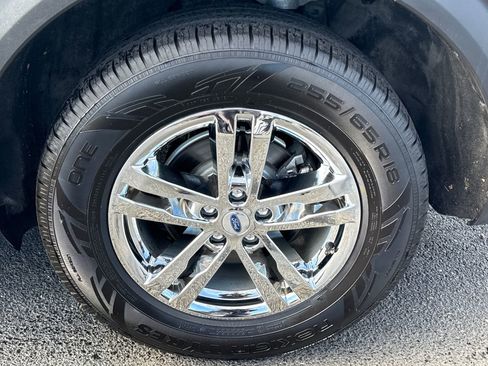 Used 2020 Ford Explorer XLT w/ Equipment Group 202A image 10