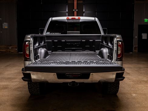 Used 2017 GMC Sierra 1500 SLT w/ Enhanced Driver Alert Package image 9