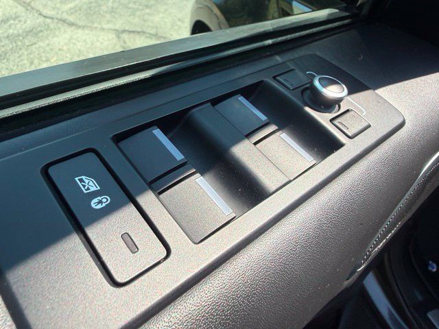 Used 2018 Land Rover Discovery HSE Luxury AWD/4WD image 18