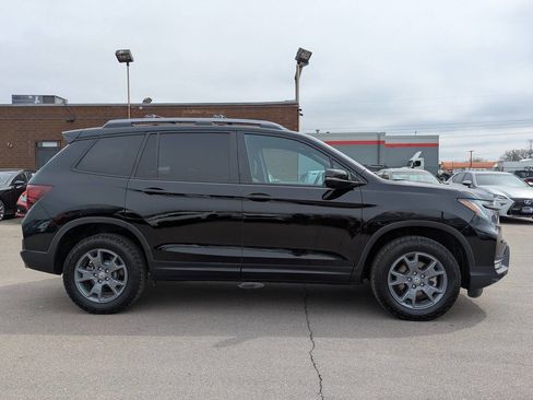 Used 2024 Honda Passport TrailSport image 3