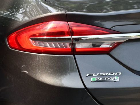 Used 2017 Ford Fusion Energi SE image 5