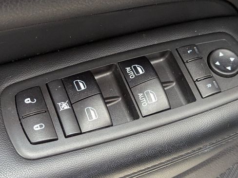 Used 2018 Jeep Grand Cherokee Limited image 13