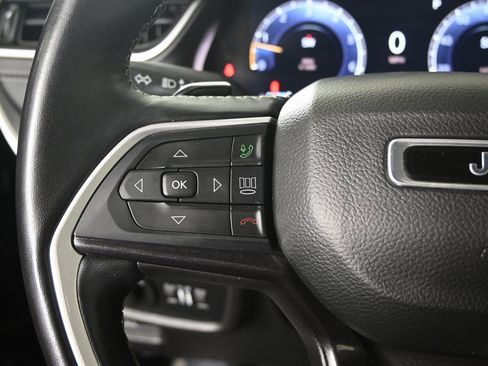 Used 2022 Jeep Grand Cherokee Altitude image 36