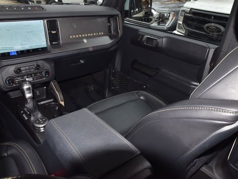 Certified 2025 Ford Bronco Badlands image 17