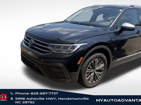 Used 2024 Volkswagen Tiguan SE AWD/4WD image 1