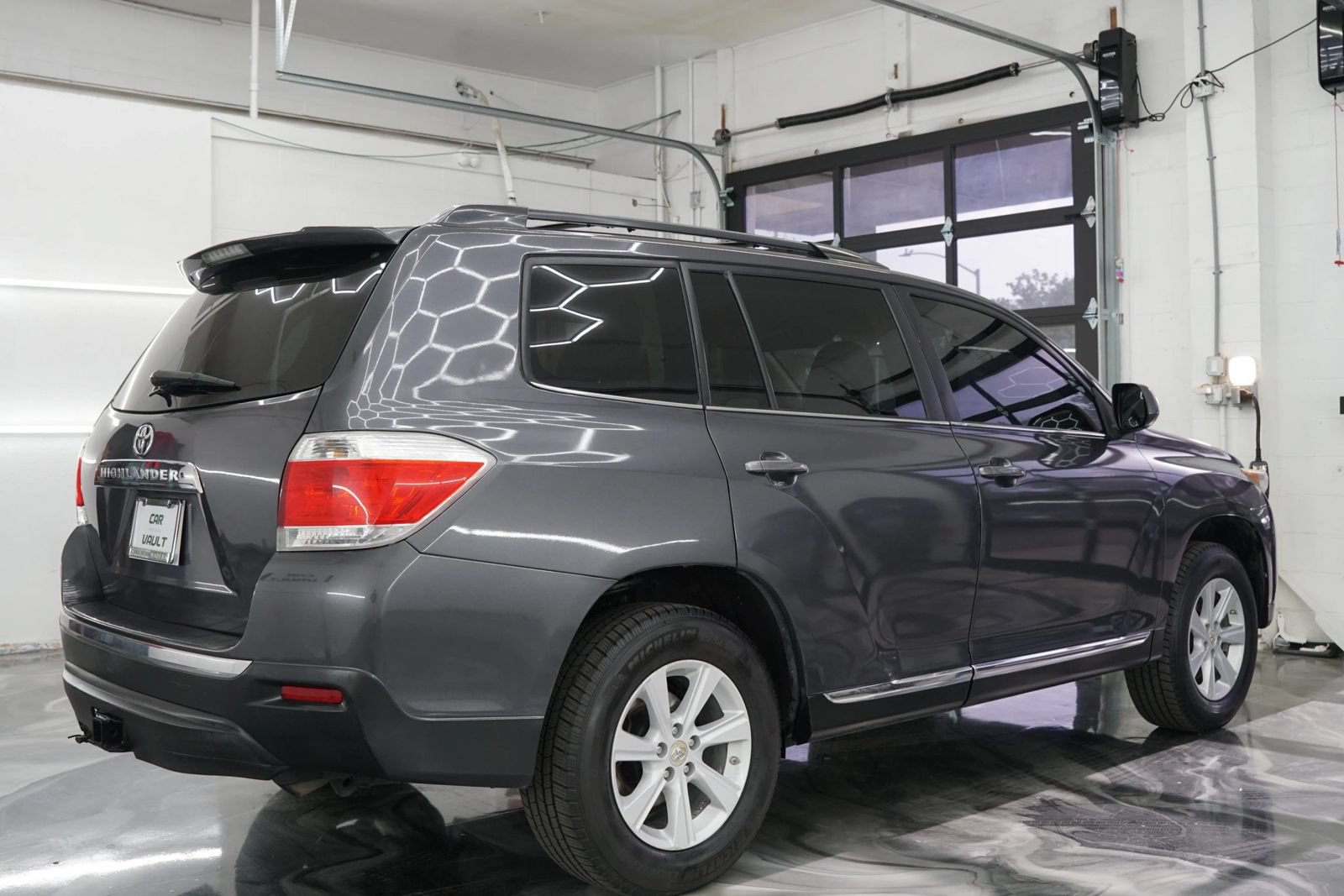 Used 2012 Toyota Highlander SE w/ Tow Pkg FWD image 7