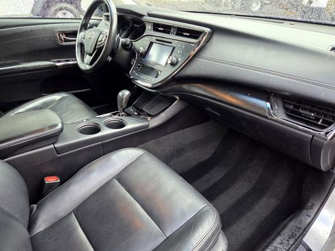 Used 2018 Toyota Avalon Limited image 16
