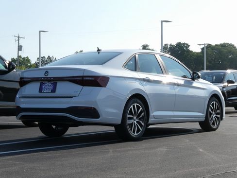 New 2025 Volkswagen Jetta SE image 3
