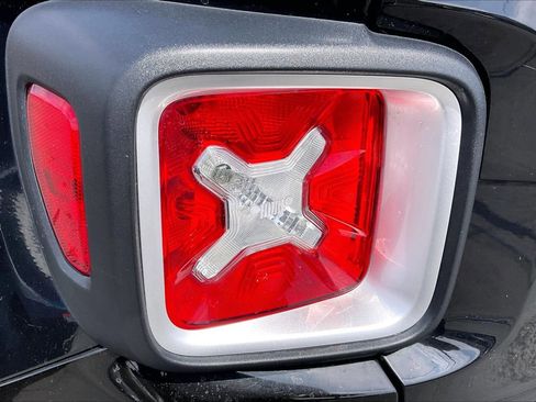 Used 2017 Jeep Renegade Limited FWD image 30