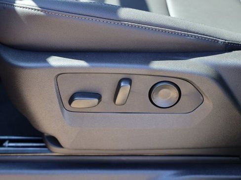 New 2026 GMC Sierra 1500 SLT image 15