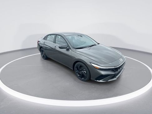 New 2026 Hyundai Elantra SEL Sport FWD image 2