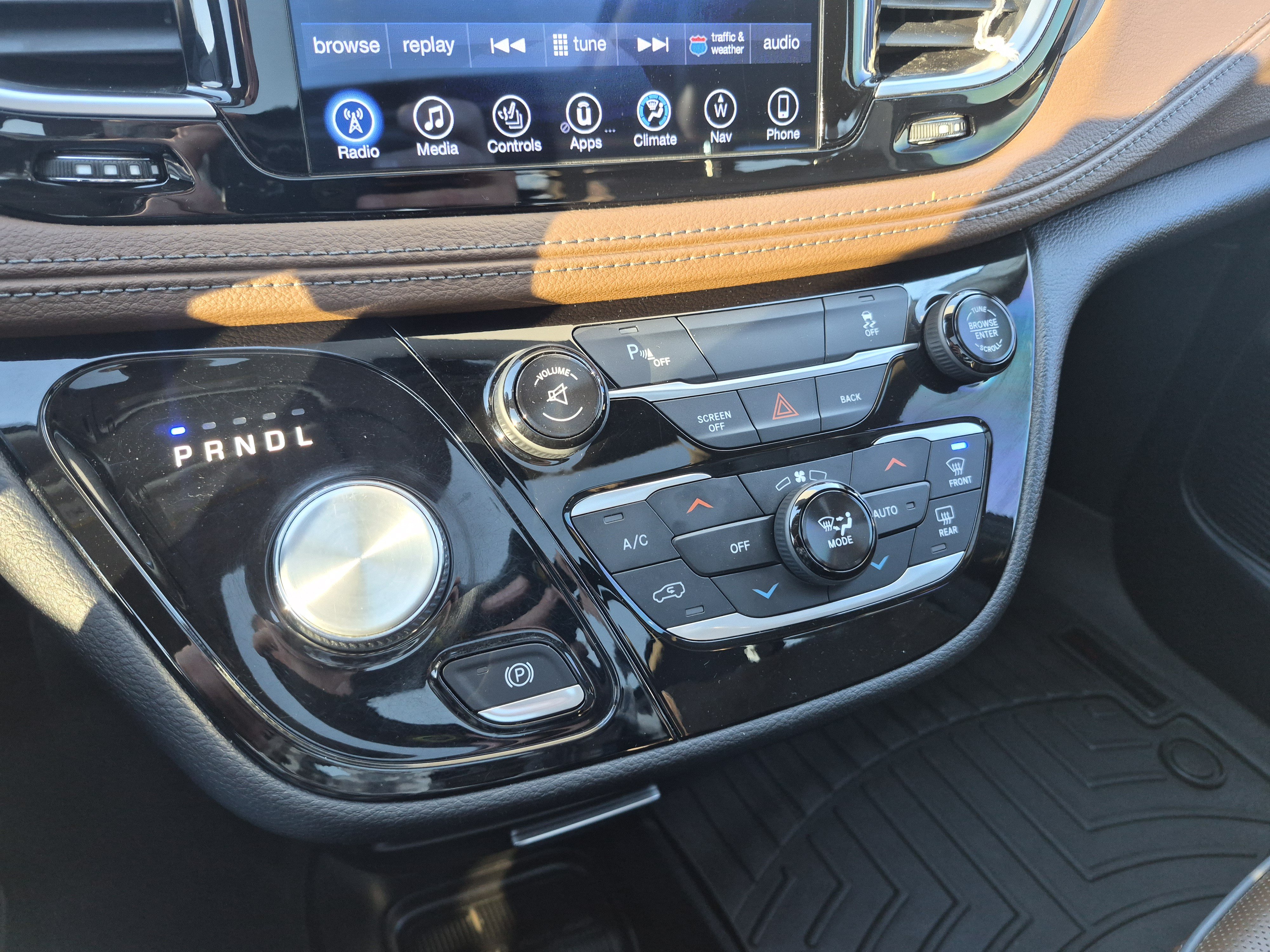 Used 2017 Chrysler Pacifica Limited FWD image 24