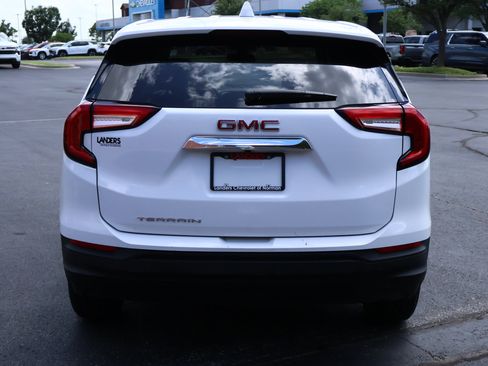 Used 2024 GMC Terrain SLE FWD image 24