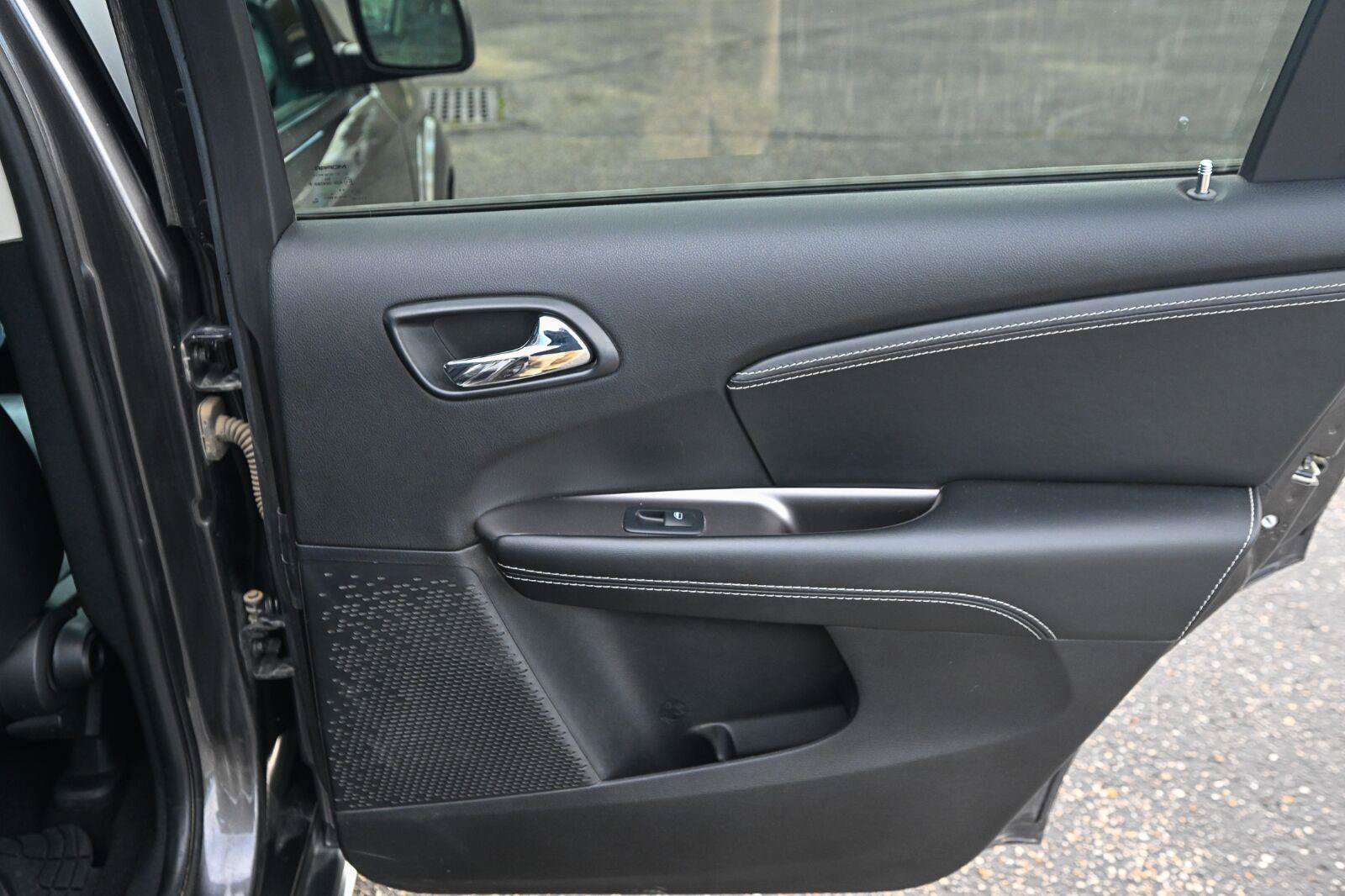 Used 2018 Dodge Journey Crossroad FWD image 30