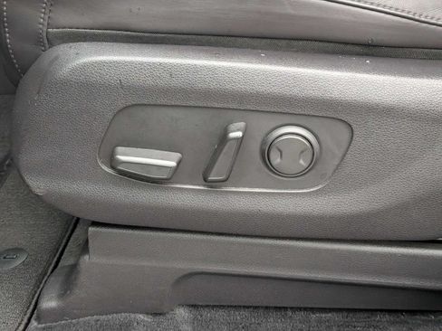 Used 2024 Kia Carnival LX FWD image 23
