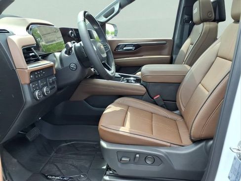 New 2026 Chevrolet Suburban High Country AWD/4WD image 17