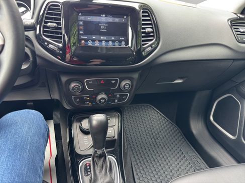 Used 2019 Jeep Compass Latitude AWD/4WD image 29