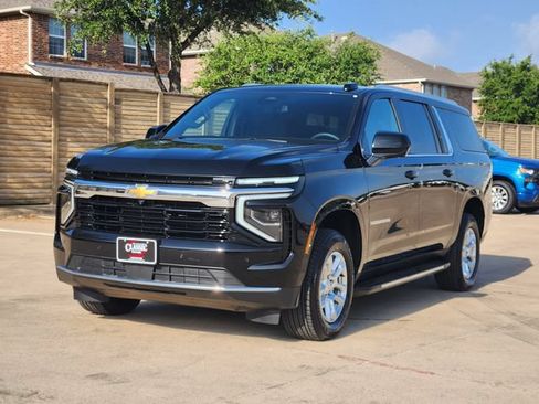 Used 2025 Chevrolet Suburban LS RWD image 11