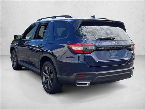 Used 2025 Honda Pilot Sport image 7