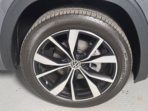 Used 2025 Volkswagen Atlas Cross Sport SEL Premium R-Line AWD/4WD image 12