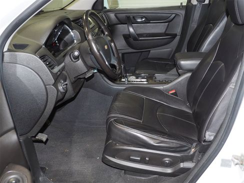 Used 2017 Chevrolet Traverse LT image 6