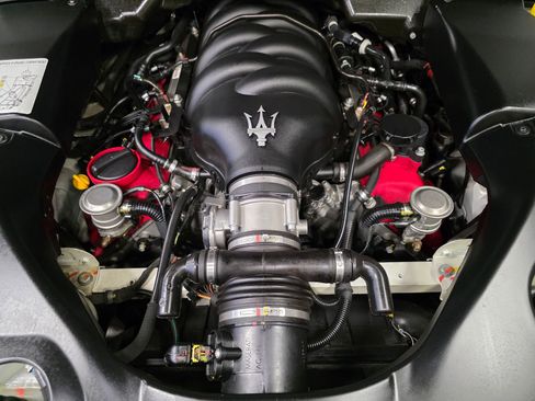 Used 2013 Maserati GranTurismo Sport image 35