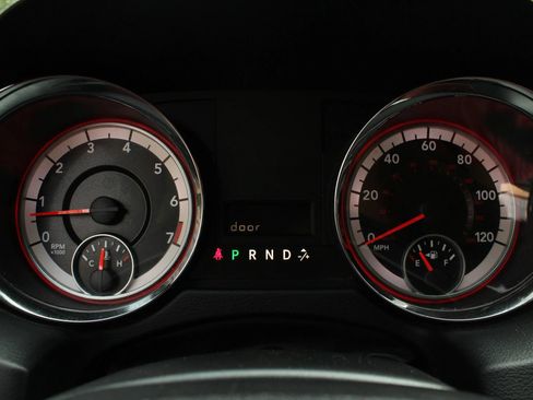 Used 2015 Dodge Grand Caravan SXT w/ Blacktop Package FWD image 30
