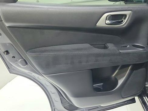 Used 2014 Nissan Pathfinder S image 20