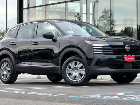 New 2025 Nissan Kicks S image 2