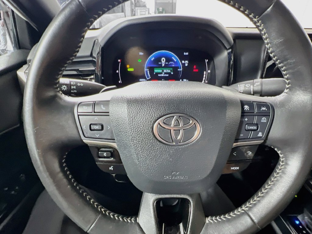 Used 2025 Toyota Camry SE FWD image 15
