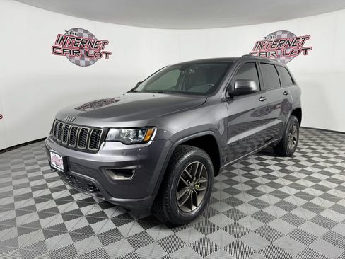Used 2016 Jeep Grand Cherokee Laredo 75th Anniversary AWD/4WD image 3